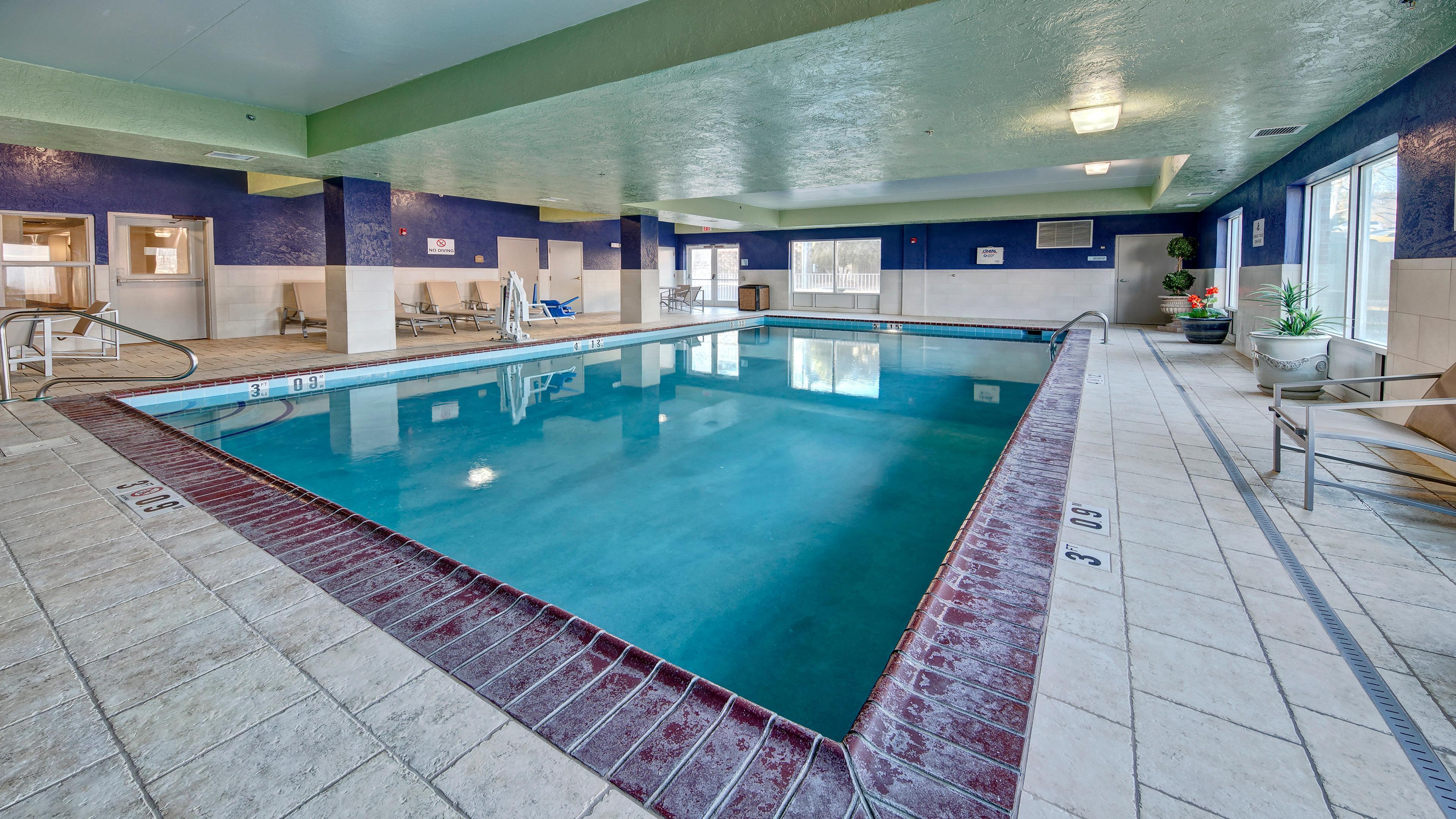 Holiday Inn Express Hotel & Suites London By Ihg Zewnętrze zdjęcie